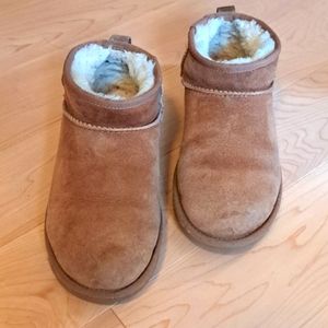 Ugg Ultra Mini in Chestnut Size 7